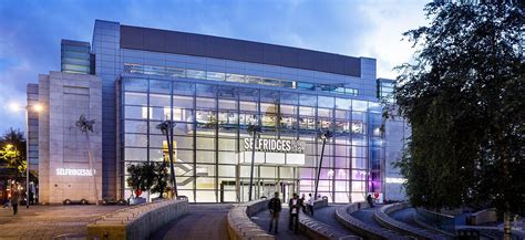 selfridges manchester opening hours.